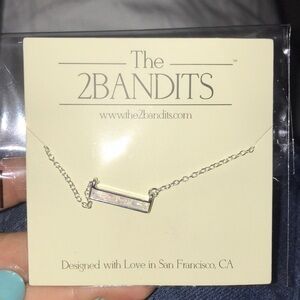 NEW The 2 Bandits Athens Silver Iridescent Bar Necklace
Womens Pendant